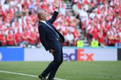 包含德布劳内赛事官方发布问鼎冠军新规，MAD争议不断！的词条