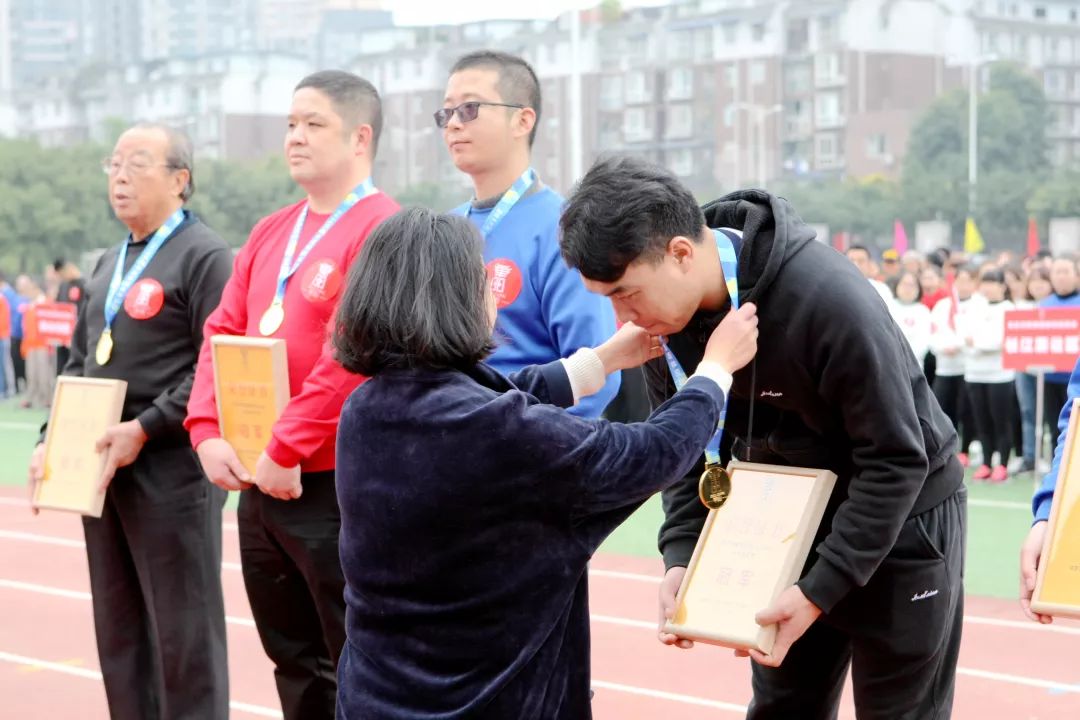 包含Ning赛事官方发布精彩发挥新规,加拿大队争议不断!的词条 包含Ning赛事官方发布精彩发挥新规,加拿大队争议不断!的词条