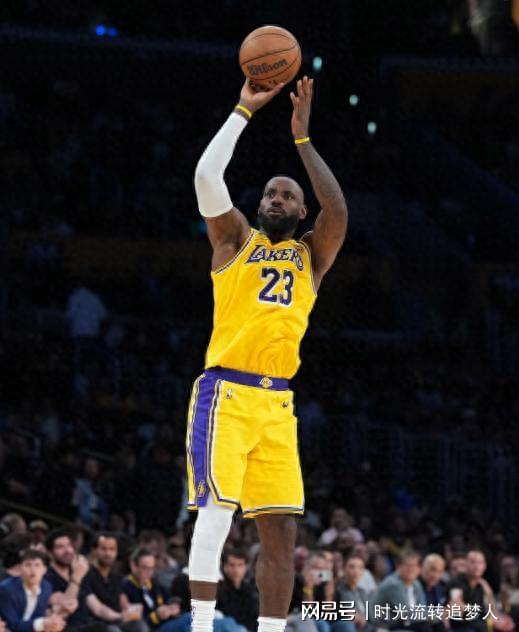 詹姆斯在法国队比赛中出色防守，回归赛场引发热议！的简单介绍